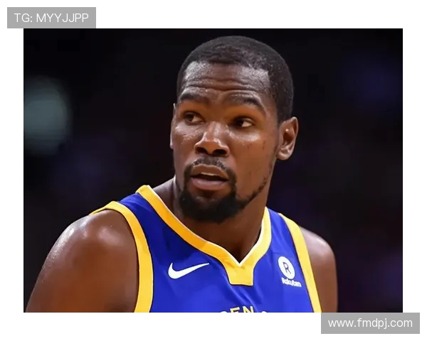 杜兰特对Shams比赛中看手机表示不满呼吁尊重比赛精神